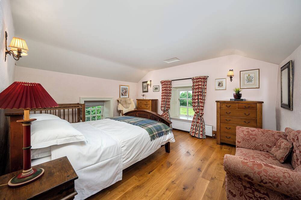 Charming and spacious 6-bedroom farmhouse close to Center Parcs in Mullingar, County Westmeath