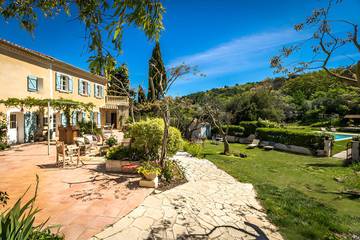 Cottage pour 2 personnes, avec piscine et jardin à Évenos