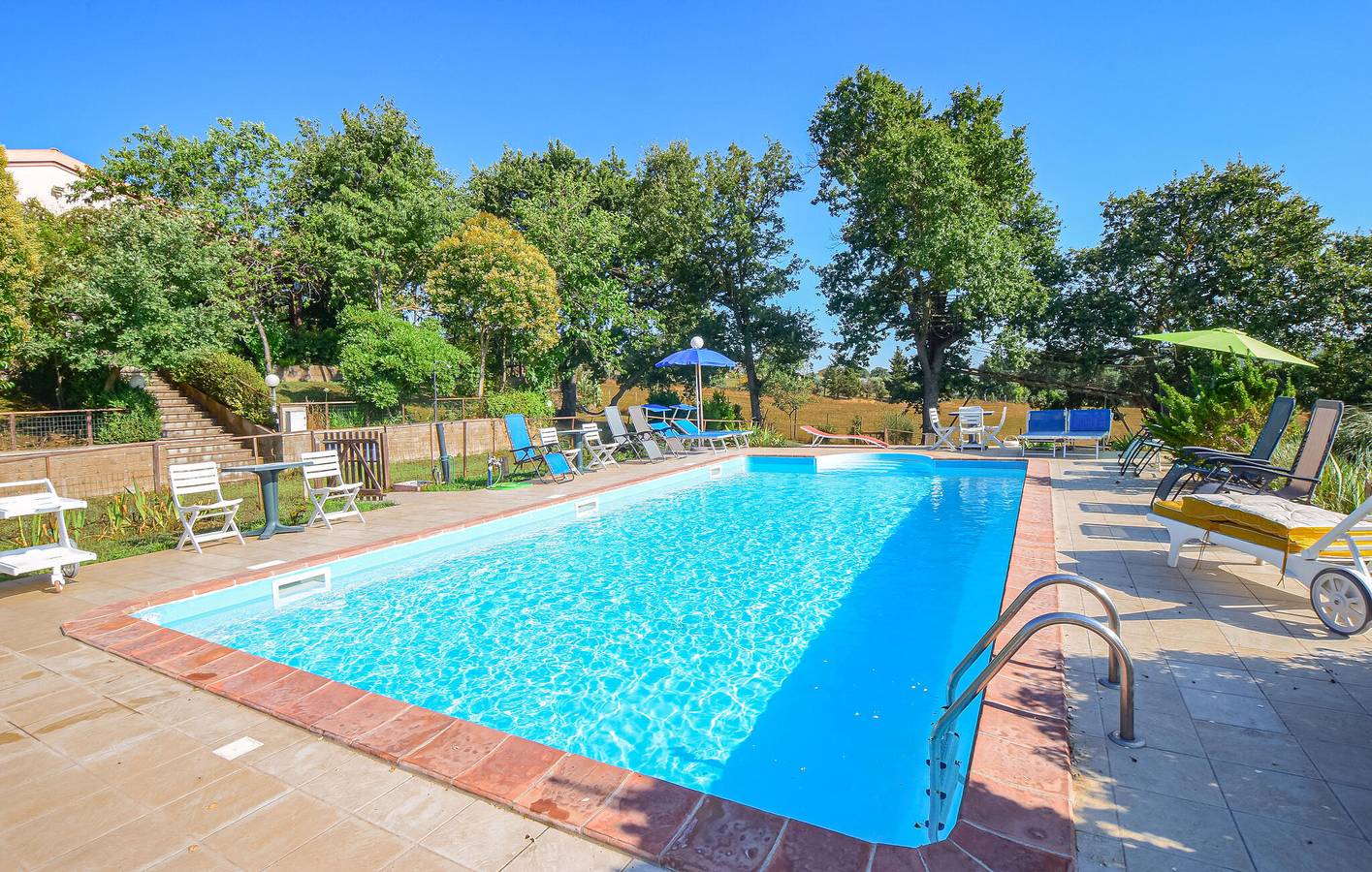 Geheel vakantieappartement, Gezellig appartement met AC, zwembad, parkeerplaats & WiFi in Magliano in Toscana, Provincie Grosseto