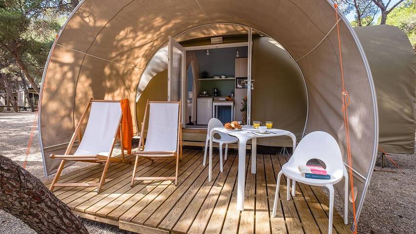 Location de vacances pour 4 personnes, avec piscine et jardin à La Móra