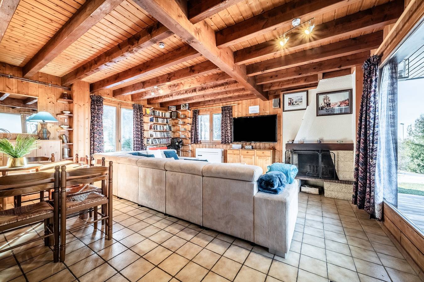 Chalet 'Des Charmes' con vistas a la montaña, terraza privada y Wi-Fi in Thollon-les-Mémises, Thonon-les-Bains region