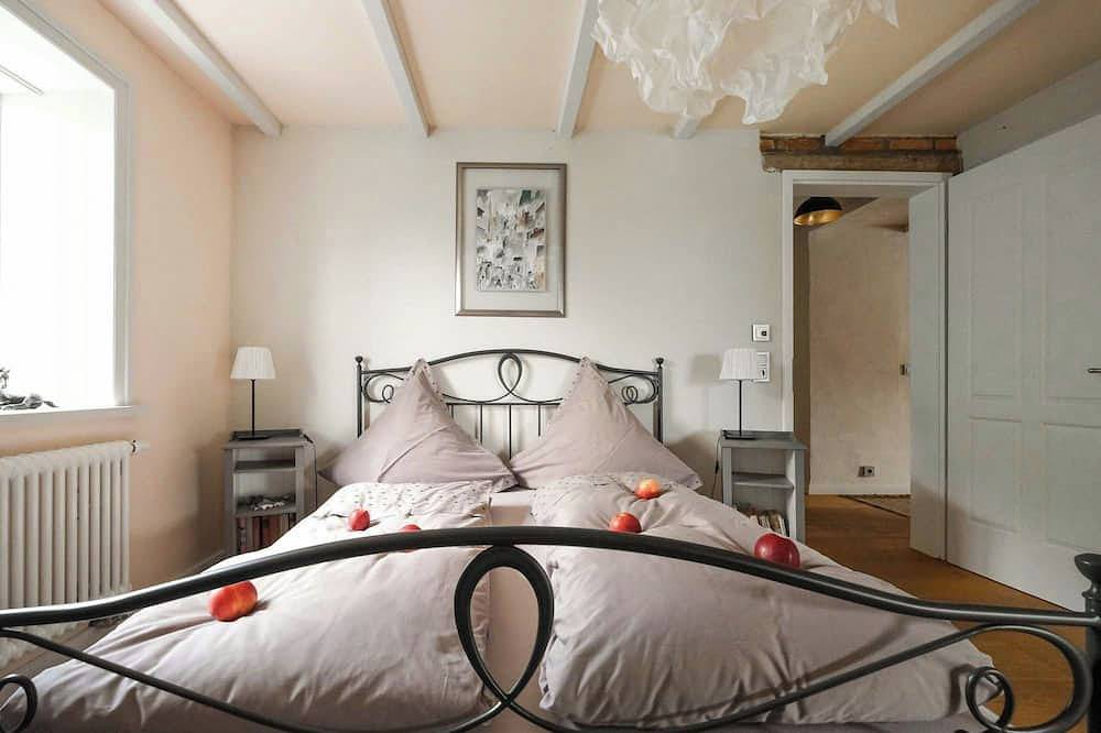Ganze Wohnung, Apartment im Reethaus mit privatem Seezugang in Grebin, Südliche Ostseeküste