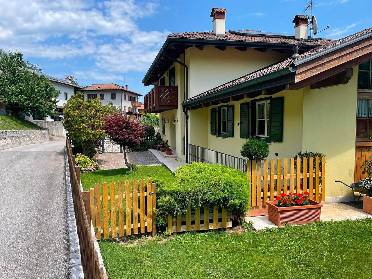 Zimmer Viola mit Bergblick, Gemeinschaftsgarten und Wlan in Bivedo-Larido-Marazzone, Bleggio Superiore