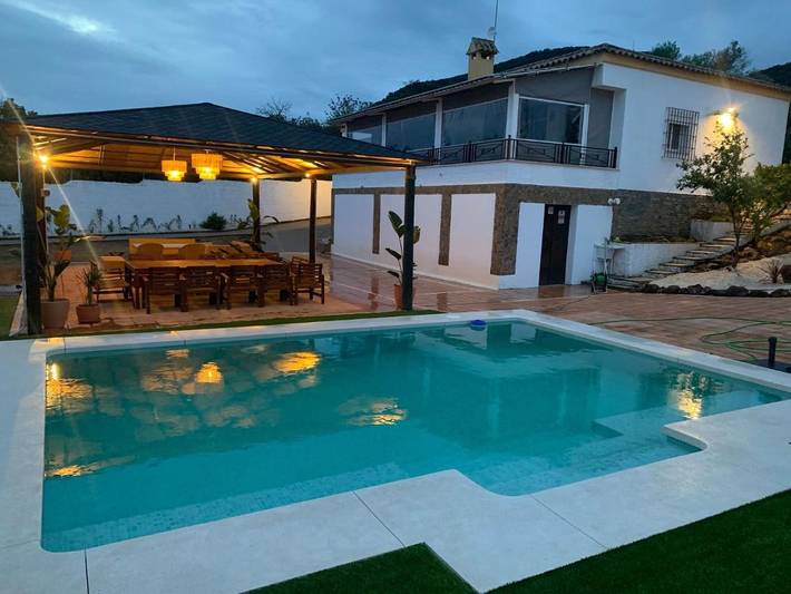 Casa rural para 13 personas, con jardín en Córdoba