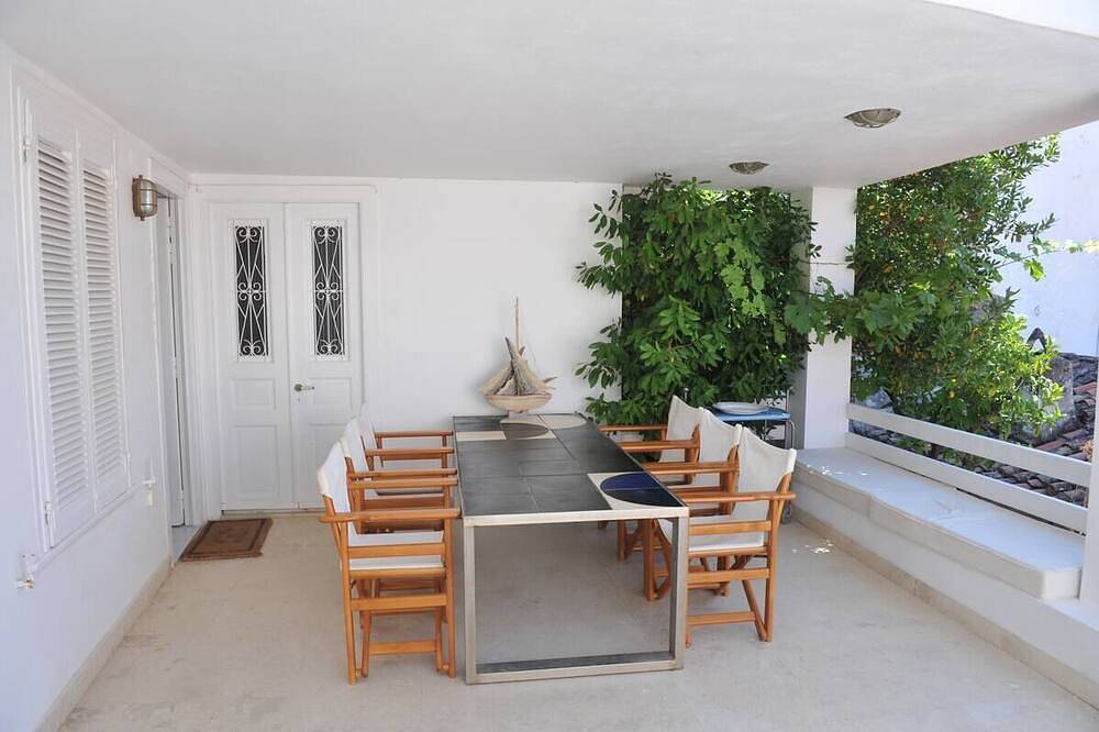 Entire apartment, Dione House by Ghh in Hydra