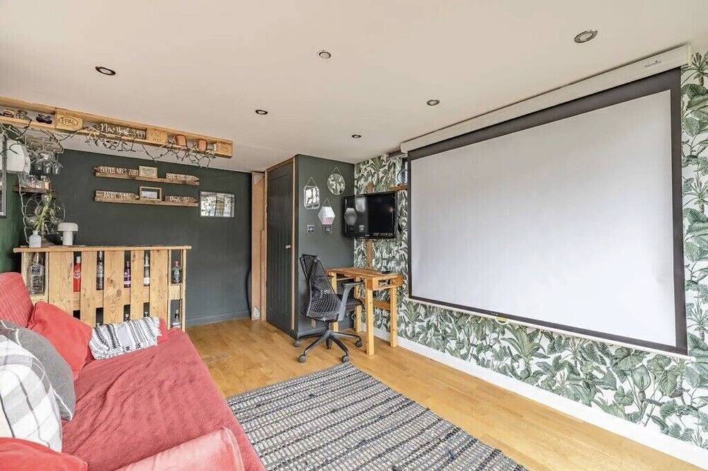 2 Bed Cozy Cottage with Log Burner in Eton, Berkshire