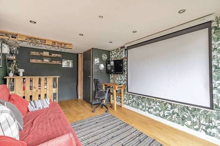 2 Bed Cozy Cottage with Log Burner in Eton, Berkshire