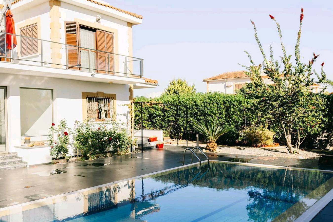 4-Br Villa, Sleeps 9, Pool, Parking, Walk to Beach in Northern Cyprus
