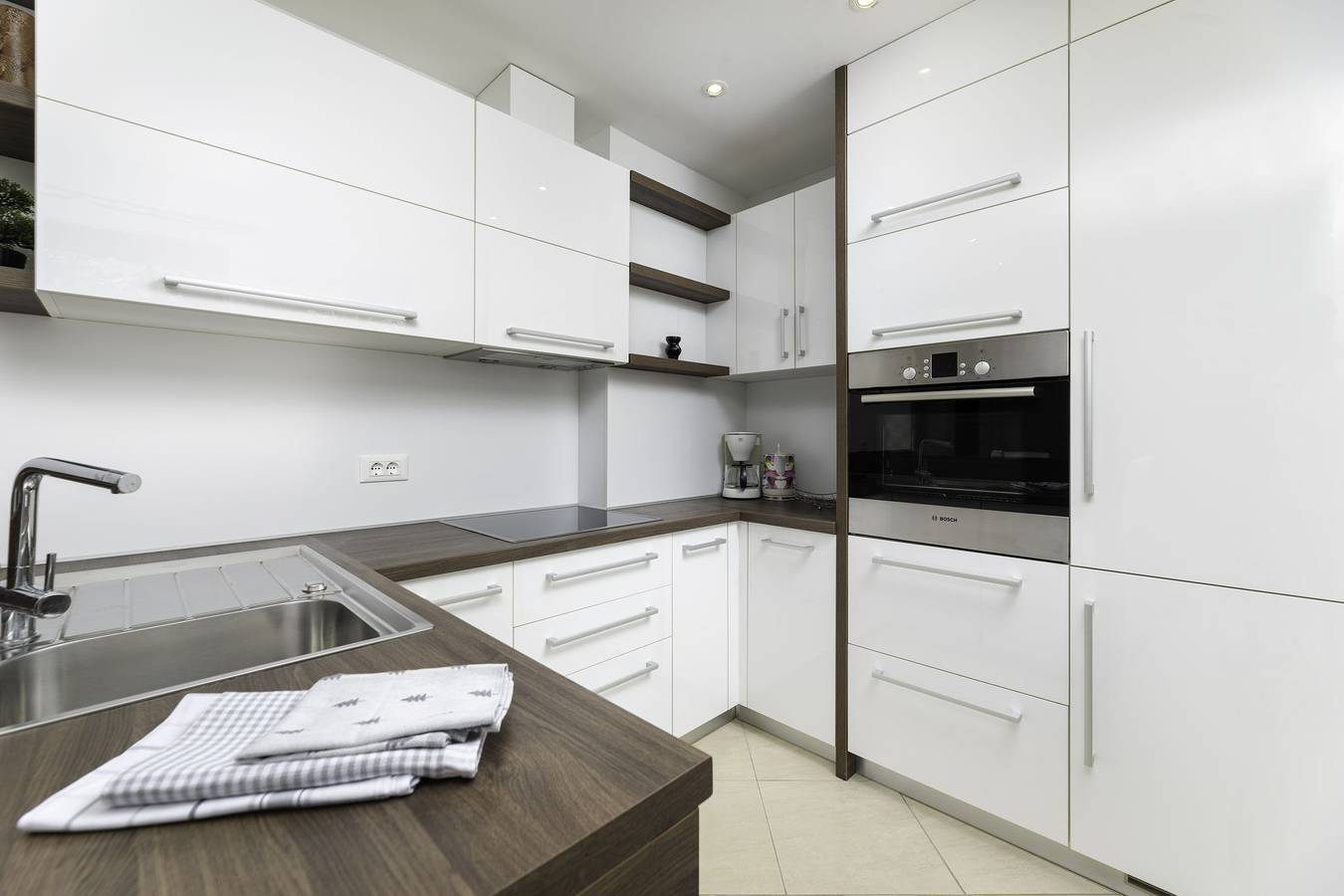 Ganze Wohnung, Ferienwohnung Seafront Maris - 2 in Soline, Krk