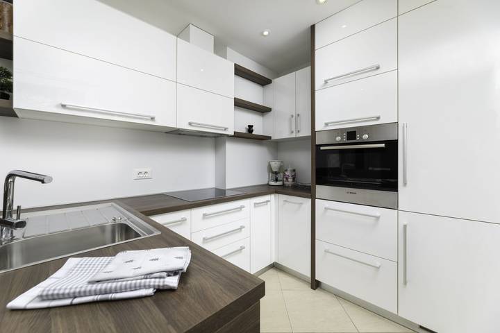 Ganze Wohnung, Ferienwohnung Seafront Maris - 2 in Soline, Krk