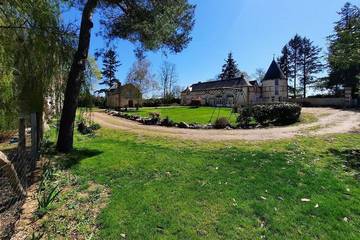 Gîte pour 9 personnes, avec jardin à Beaumont-la-Ronce