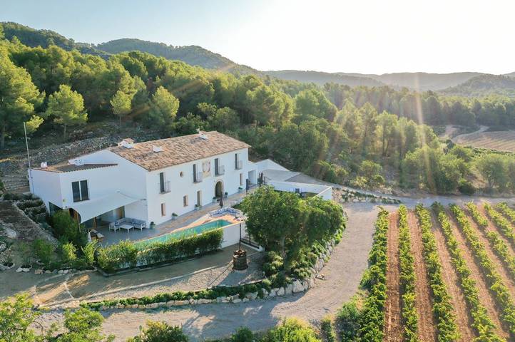 Casa rural para 16 personas, con piscina además de terraza y jardín en San Pedro de Ribas