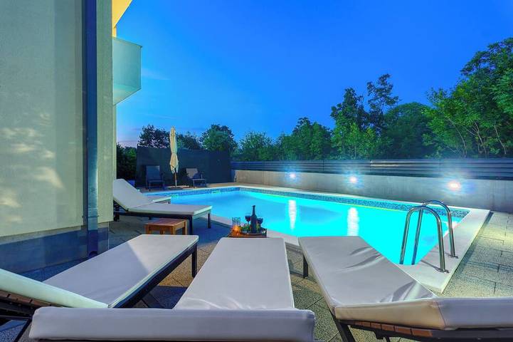 Villa für 10 Personen, mit Garten und Whirlpool sowie Pool - 1