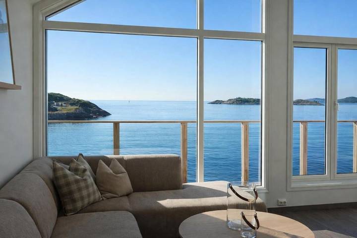 Gîte pour 6 personnes, avec vue ainsi que sauna et terrasse dans Berg (Norvège)