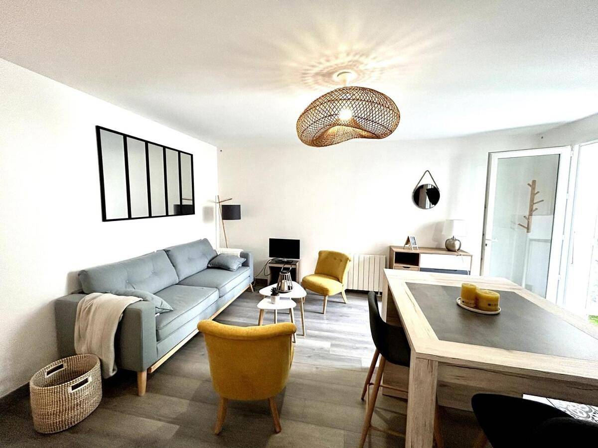 Appartement entier, Côté Cour - Appartement en plein centre-ville & proche des thermes in Rochefort, Région de Rochefort
