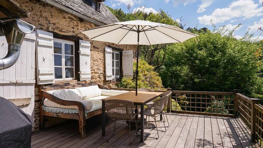 Location de vacances pour 6 personnes, avec Balcon et Terrasse ainsi que Jardin et Vue à Altillac