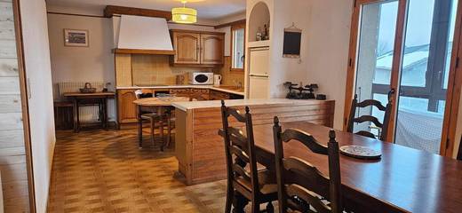 Gîte pour 6 personnes, avec balcon et vue à La Llagonne