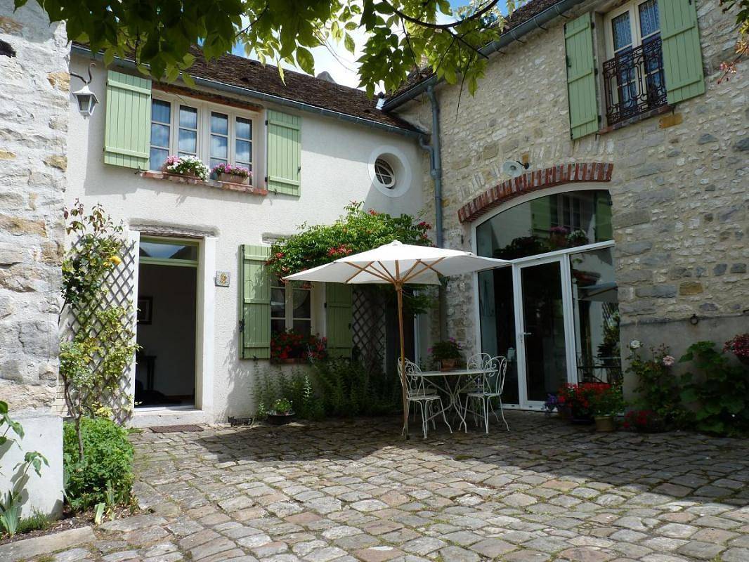 Jaune in Montigny-sur-Loing, Seine-et-Marne