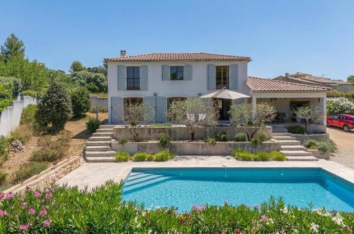 Location de vacances pour 8 personnes, avec jardin et piscine à Saint-Hippolyte-de-Montaigu