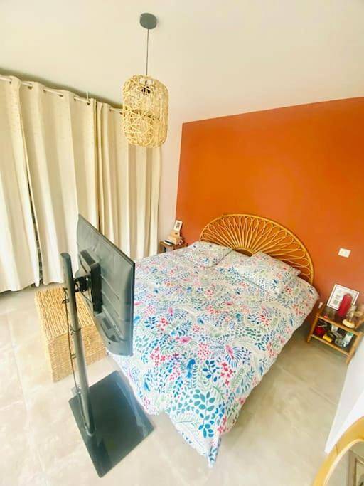 Location de vacances pour 6 personnes, avec terrasse et piscine à Poulx - 3