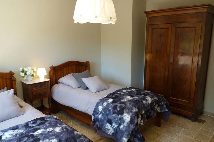 Location de vacances pour 5 personnes, avec jardin à Nans-les-Pins - 2