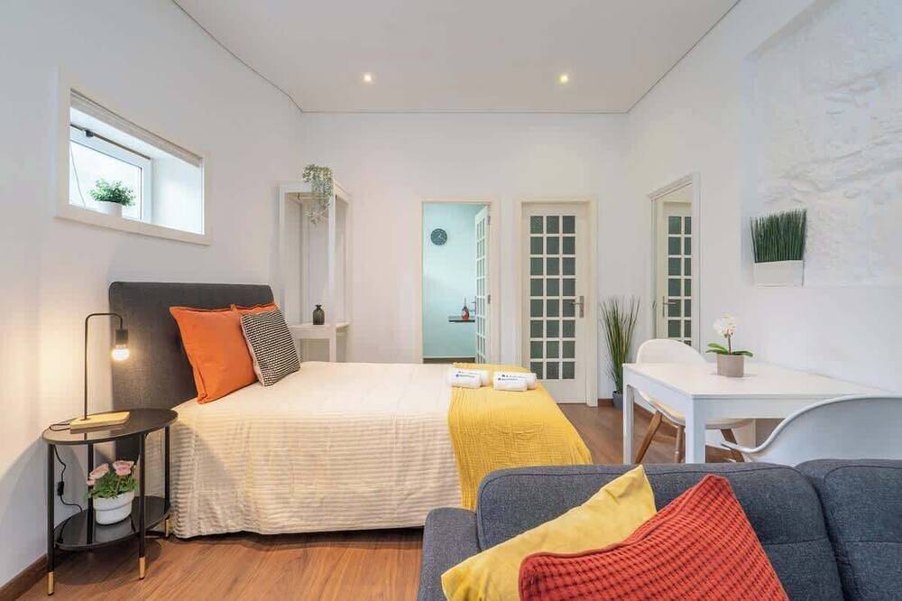Ganze Wohnung, Cosy Modern Apartment by Host Wise in Santo Ildefonso, Porto