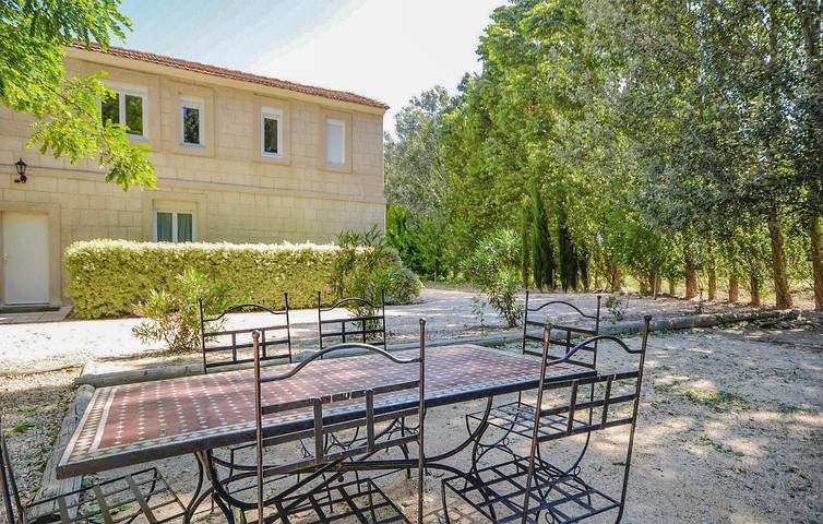 Gîte pour 6 personnes, avec terrasse dans Le Sambuc - 3