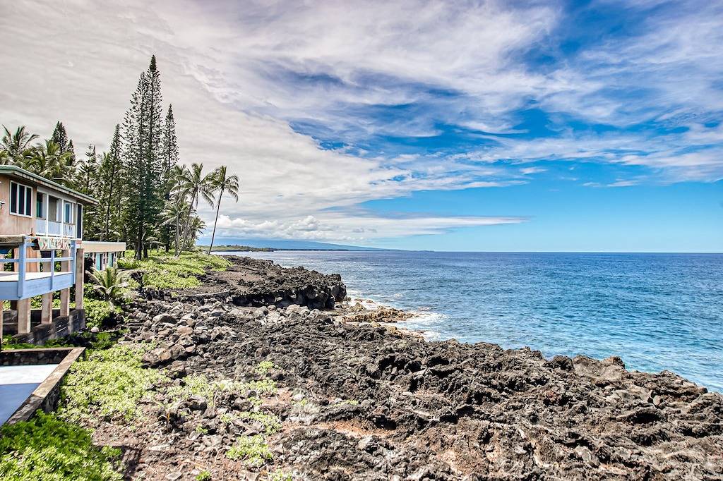 Oceanfront Home w/ Incredible Lanai, Great Ocean View, Wifi, Washer/Dryer in Hawaiian Beaches, East Puna