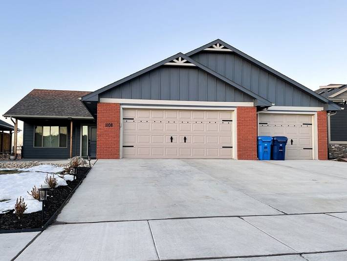 Vacation rental for 10 people, with yard in Sioux Falls