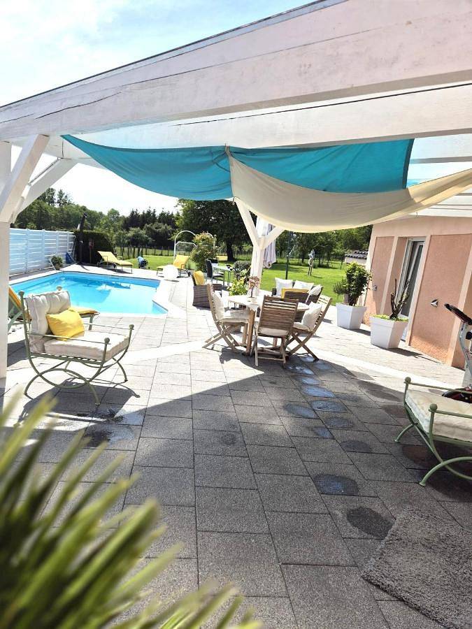 Location de vacances pour 2 personnes, avec piscine et jardin à Monthureux-sur-Saône - 3