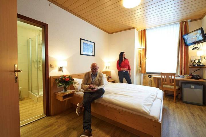 Hotel, mit Terrasse und Whirlpool sowie Pool und Sauna in Wiesenttal - 3