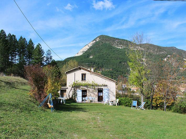 Gîte pour 6 personnes, avec Terrasse ainsi que Jardin et Vue