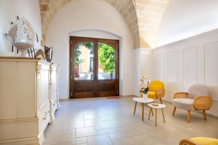 Entire apartment, Room 'Piano Terra' with Private Garden, Wi-Fi and Air Conditioning in Pulsano, Gulf of Taranto