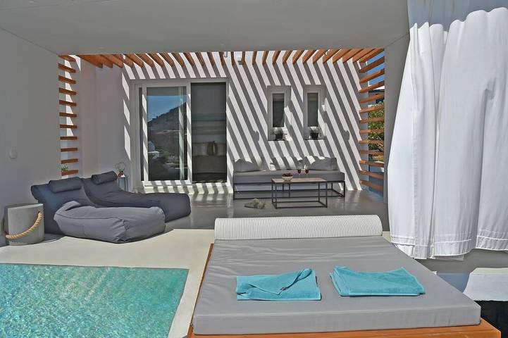 Villa for 4 people, with balcony and garden in Tinos