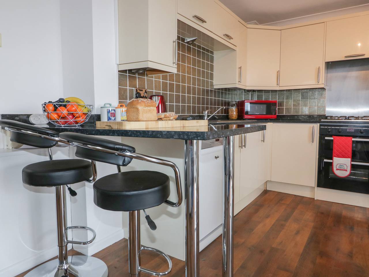 Elin Howlyek in Newquay, Cornwall