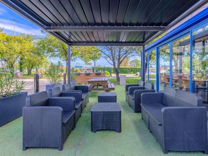 Hôtel pour 2 personnes, avec Terrasse à Saint-Quentin-Fallavier - 2