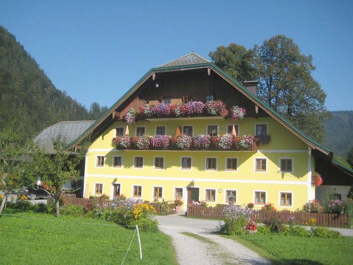 Ferienwohnung für 4 Personen, mit Balkon und Terrasse sowie Garten und Ausblick in Hintersee (Salzburger Land)