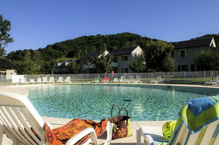 Gîte pour 4 personnes, avec piscine dans Saint-Geniez-d'Olt-et-d'Aubrac - 4