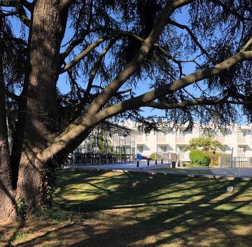 Hôtel pour 2 personnes, avec piscine et jardin, animaux acceptés à Lescar