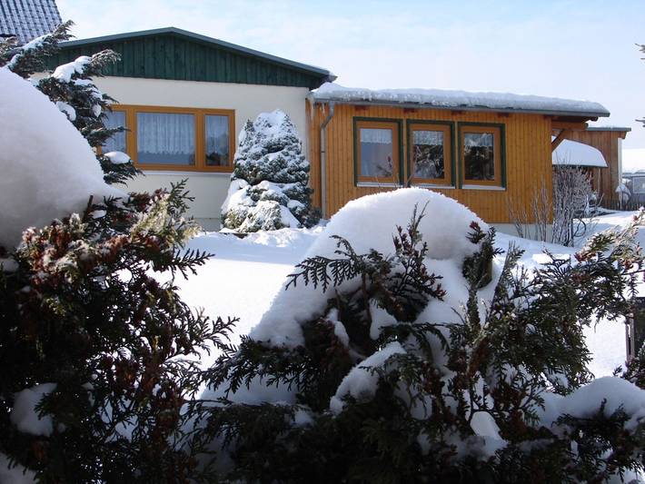 Ferienhaus für 5 Personen, mit Terrasse und Garten sowie Sauna und Seeblick im Ostharz