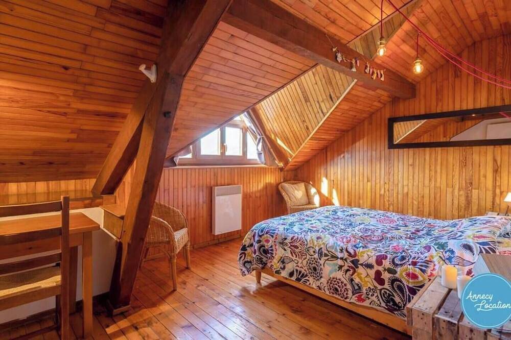 La Lézardière : maison au bord du Lac d'Annecy. in Talloires-Montmin, Région d'Annecy