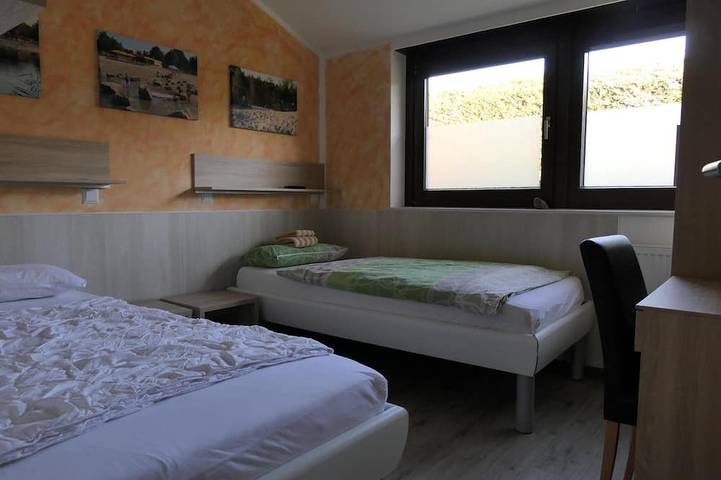 \"Entspannte Auszeit im Ferienhaus Haselbusch: Ihr Zuhause am See!\" in Badesee Haddorf, Wettringen