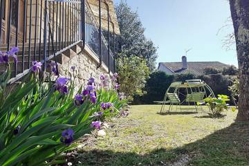 Gîte pour 10 personnes, avec jardin à Cazoulès