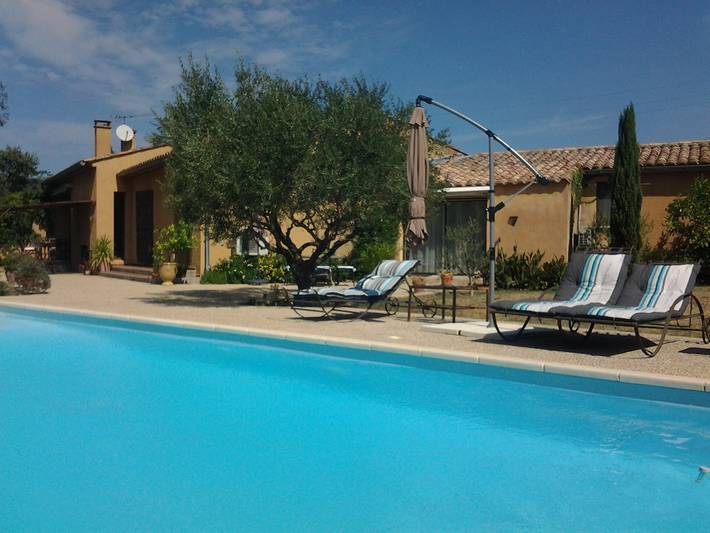 Gîte pour 2 personnes, avec terrasse et piscine