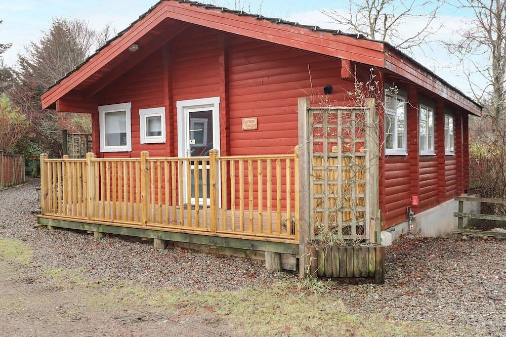 Spruce Lodge, pet friendly, with a garden in Strathpeffer in Strathpeffer, Highlands