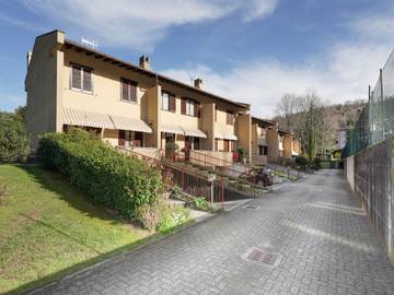 Location de vacances pour 5 personnes, avec jardin et balcon à Laveno-Mombello