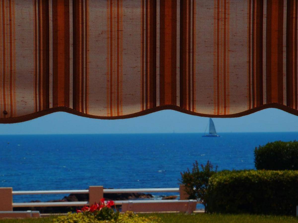 Appartement entier, Studio pieds dans l'eau in Boulouris, Saint-Raphaël