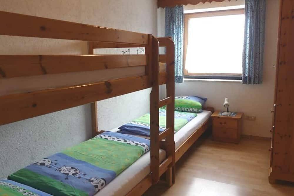 Ganze Wohnung, Gemütliche, ebenerdige Ferienwohnung (60 qm) mit zwei Schlafzimmern in Neunburg vorm Wald, Naturpark Oberpfälzer Wald