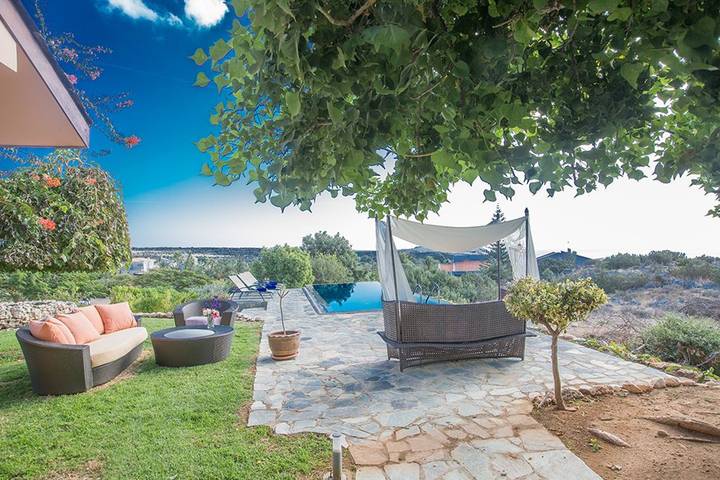 Location de vacances pour 10 personnes, avec piscine et vue sur l’océan ainsi que balcon et jardin à Chypre - 3