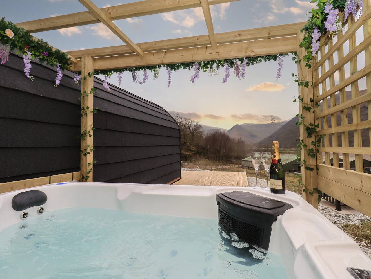 Jenny - Crossgate Luxury Glamping in Lake District